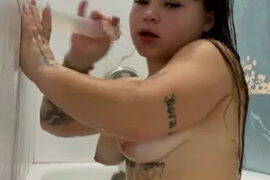 Macksys Play with Dildo in Bath – Onlyfans video